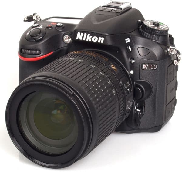 كاميرا نيكون D7100